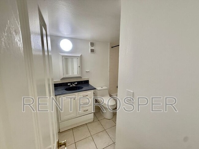 Building Photo - 938 N Lake Destiny Rd