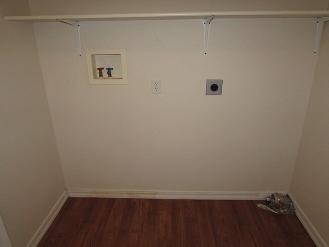Building Photo - 6529-MF1-E2