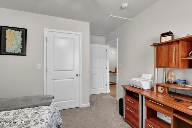 Building Photo - 519 Birdsong Dr