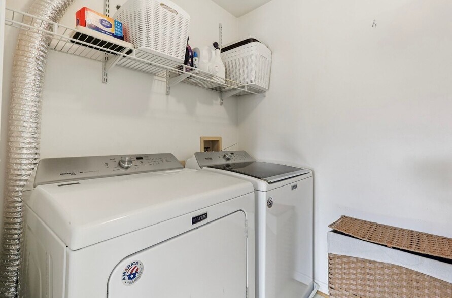 Building Photo - 1310 Sheridan Pl