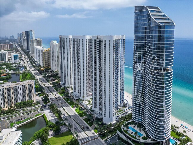 Building Photo - 15811 Collins Ave