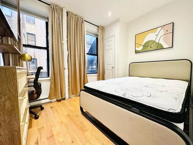 Building Photo - Furnished room/NOT APARTMENT