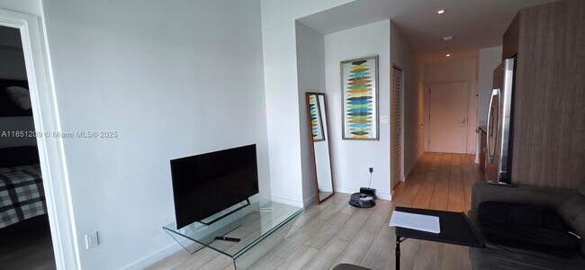 Building Photo - 1600 SW 1st Ave