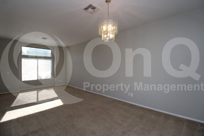 Building Photo - 490 W Ebony Way