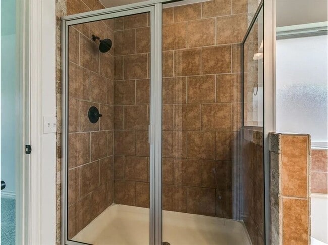 Building Photo - Spacious 4 Bed 2 Bath + Bonus Room In Edmond