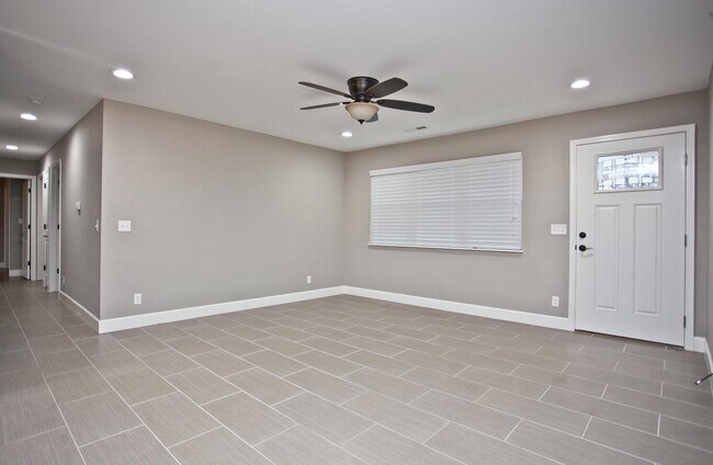 Building Photo - 1206 Convair St