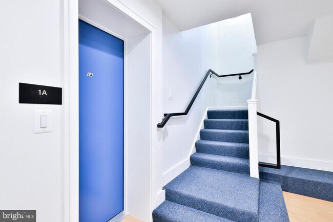 Primary Photo - 221 S Alfred St
