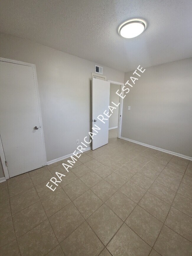 Building Photo - 74 2nd Ave