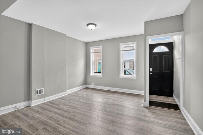 Primary Photo - 116 McClellan St