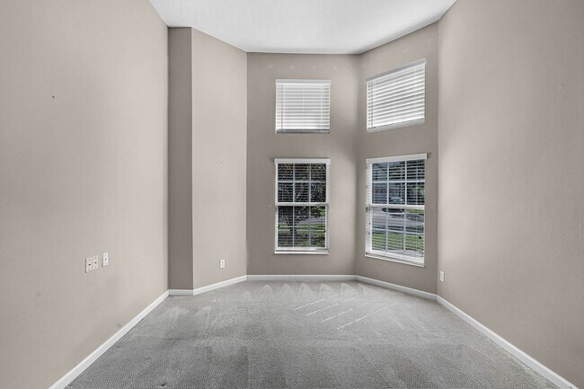Building Photo - 4/2.5/2 Woodland Lakes Preserve Available Now