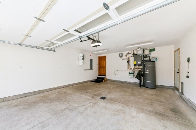 Building Photo - 926 Tanglewood Dr