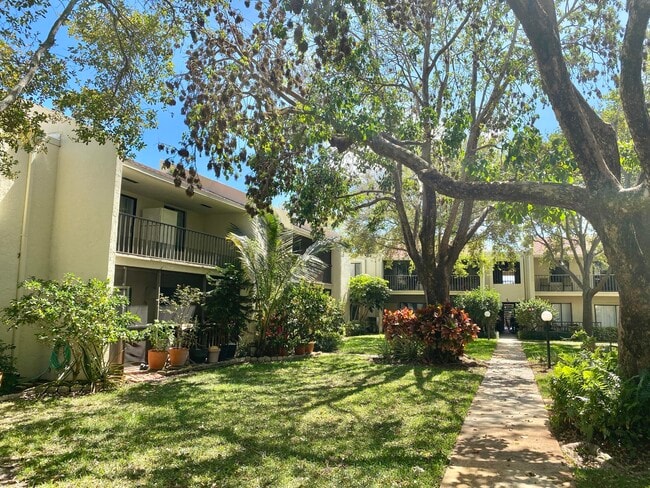 Building Photo - 150 Pineview Rd