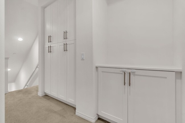 Building Photo - 1520 W 1st St