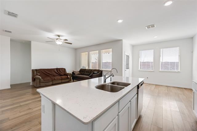 Building Photo - 7904 Blue Heron Ln