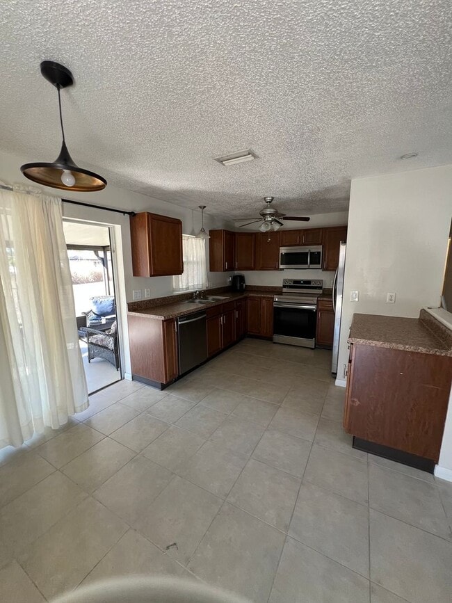 Building Photo - 3/2 carport in Port Charlotte