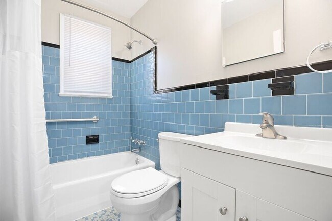 Building Photo - 603 Woodford St