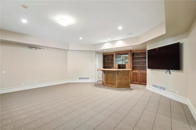 Building Photo - 1965 W Wesley Rd NW