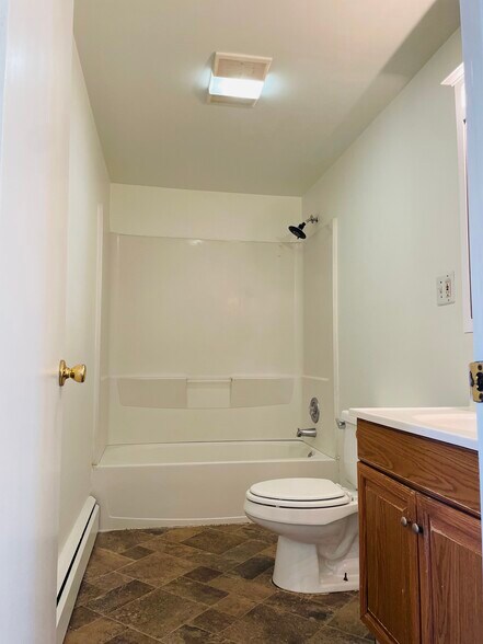 Building Photo - 29 Lannen St