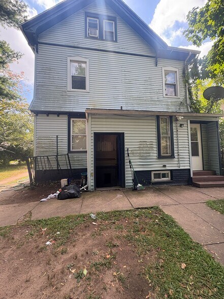 Building Photo - 271 Augur St