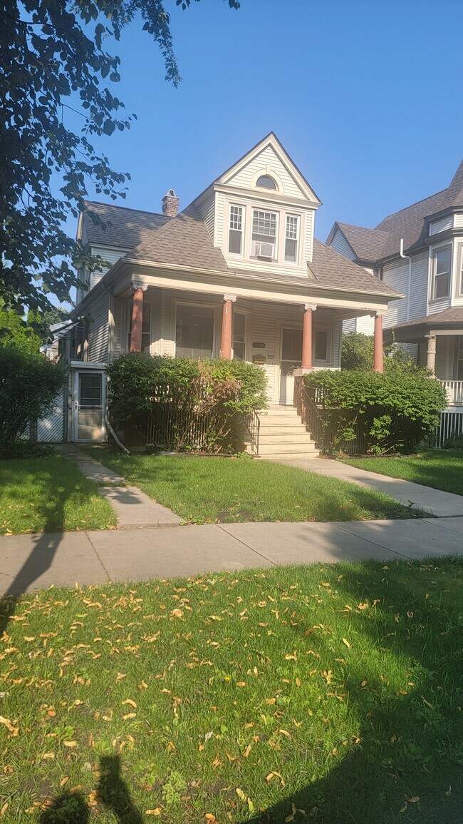 Building Photo - 2518 N Bernard St