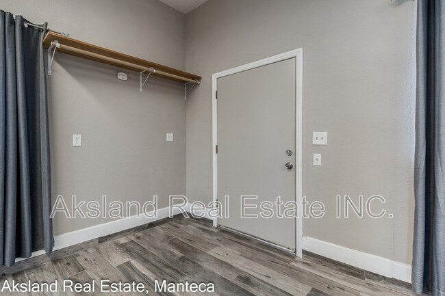 Building Photo - 3009 W Lathrop Rd