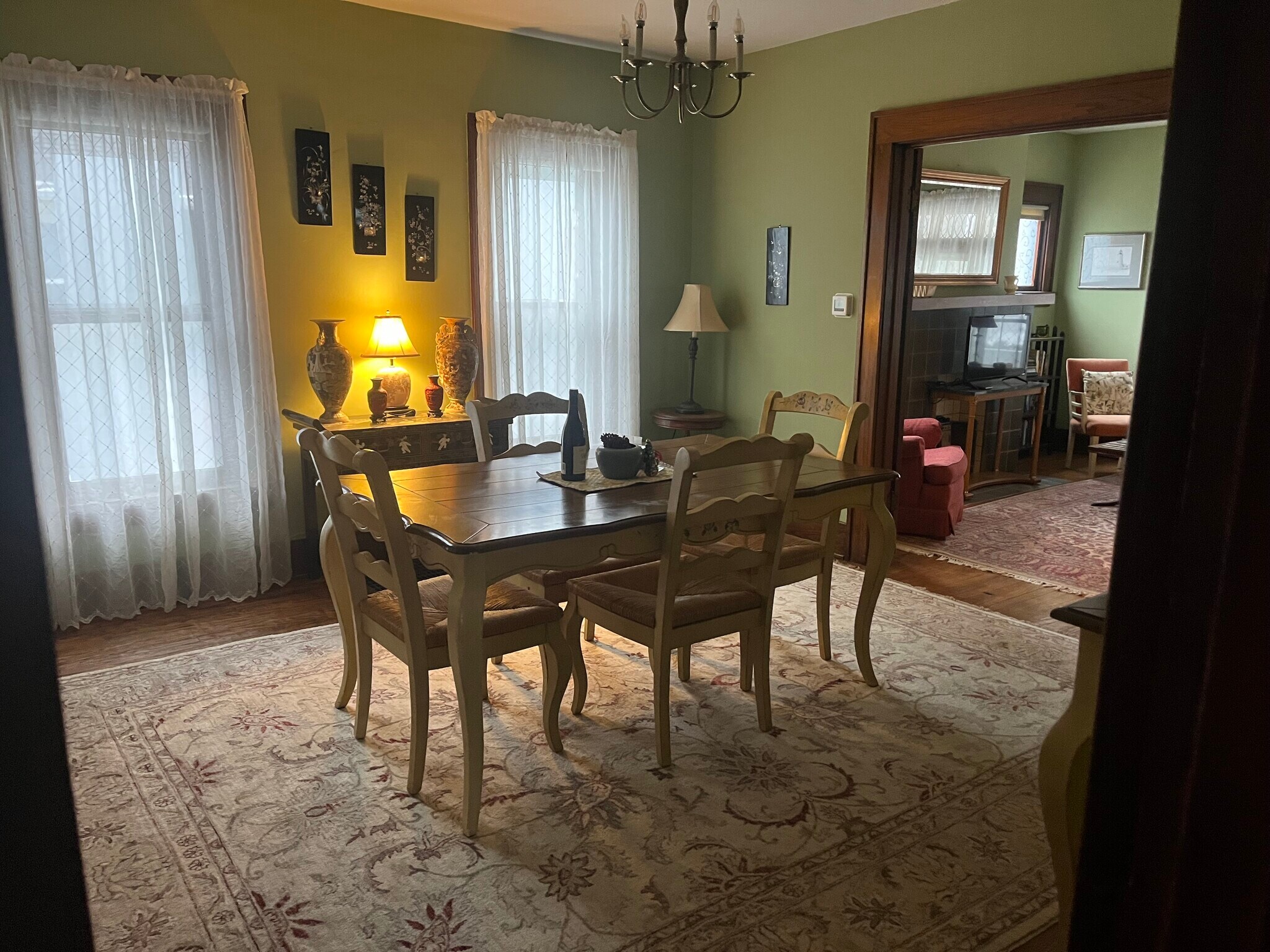 Building Photo - 719 W 2nd St