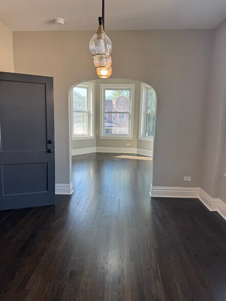 Building Photo - 4956 W Erie St