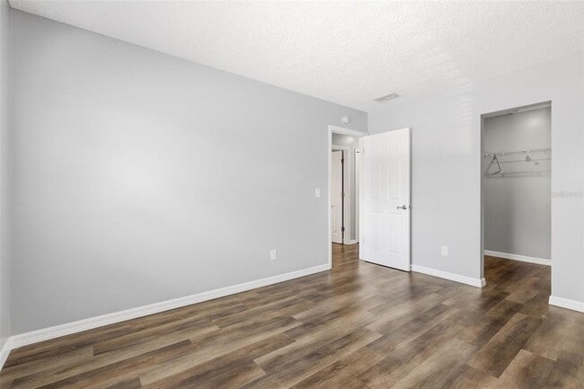 Building Photo - 10 N Fairfax Ave