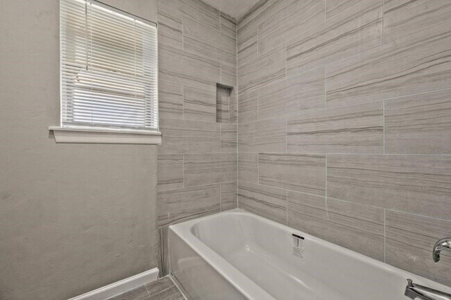 Building Photo - 23906 Spring Towne Dr