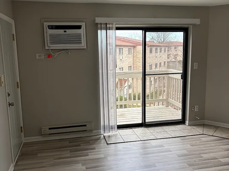 Building Photo - 448 E Osage Ln