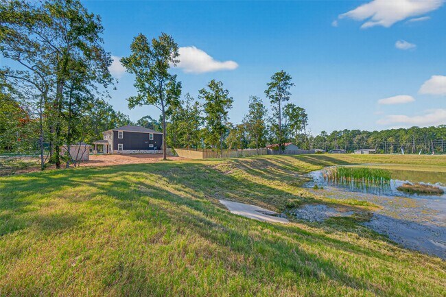 Building Photo - 10594 Rustling Oaks Dr