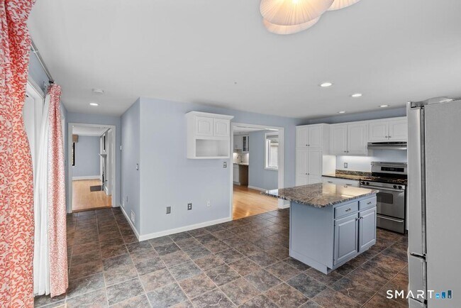 Building Photo - 83 Meadowbrook Rd