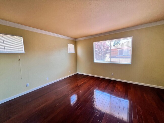 Building Photo - Newer Single Family Home in gated Union City