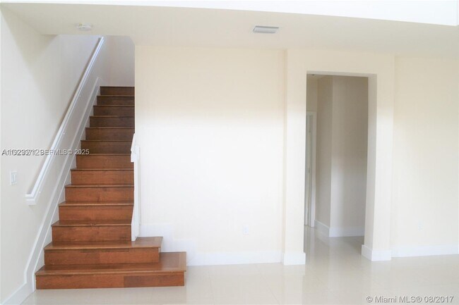 Building Photo - 6930 NW 106th Ave