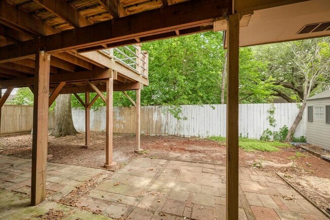 Building Photo - 1819 Redwood Ct