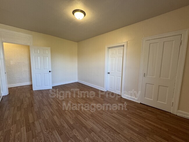 Building Photo - 666 N Prospect St