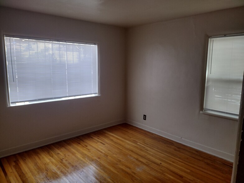 Building Photo - 1204 Coal Ave SE