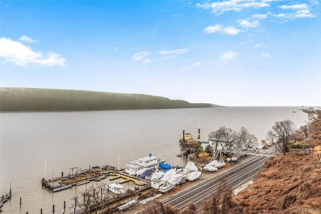 Building Photo - 1155 Warburton Ave