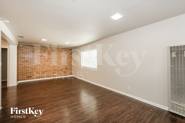 Building Photo - 619 S Alexander Ave