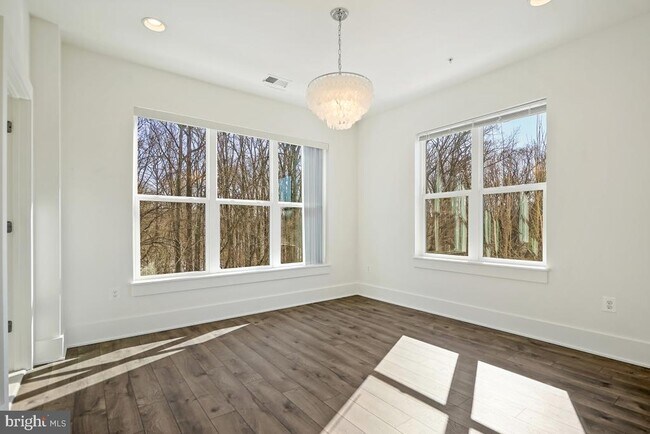 Building Photo - 11300 Emerald Park Rd