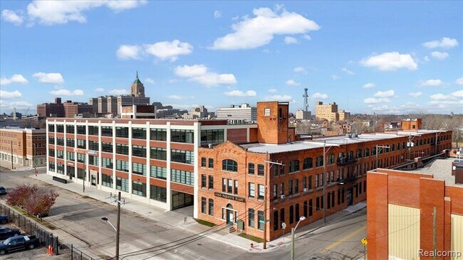 Building Photo - 411 Piquette Ave