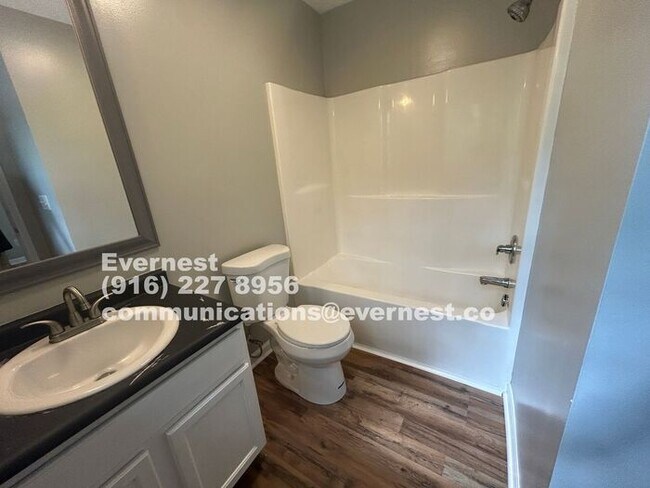 Building Photo - Charming 4-Bedroom Home with Modern Amenit...