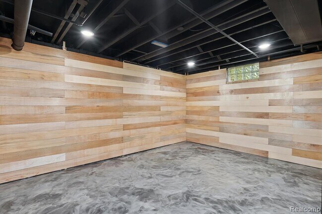 Building Photo - 2860 E Coon Lake Rd