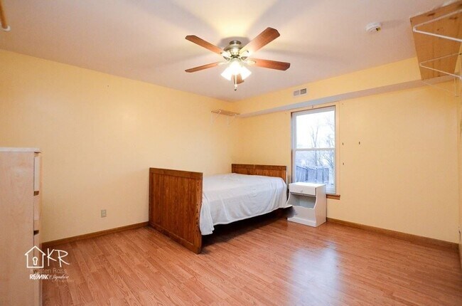 Building Photo - FENCED BACKYARD, CLOSE TO FT. RILEY!