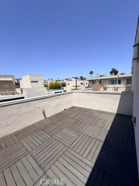Building Photo - 1400 N Fuller Ave