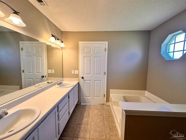 Building Photo - 3329 Tiller Ct
