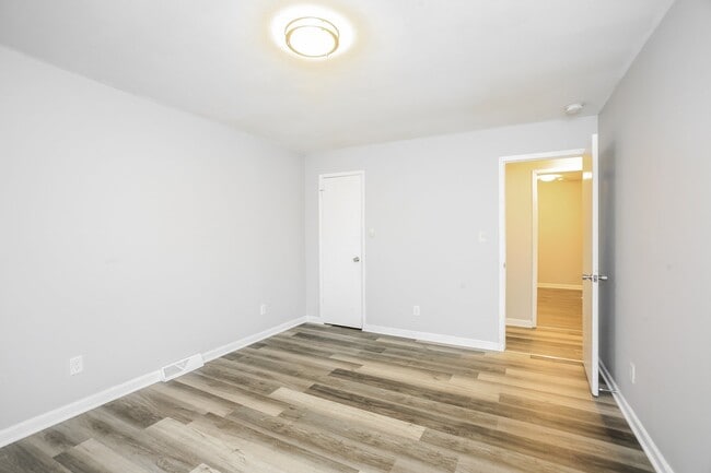 Building Photo - 3354 N Chester Ave
