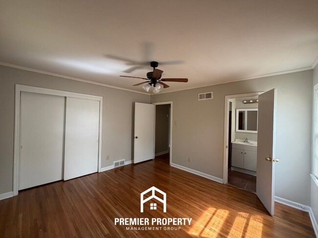 Building Photo - Charming 3BR/2BA in High-Demand 38117 | Hardwood Floors & Fenced Yard
