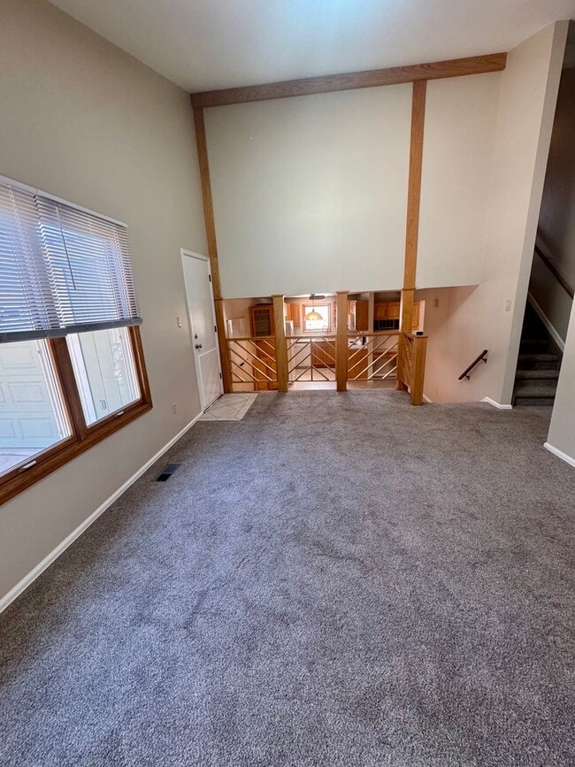 Building Photo - 4 Bedroom Home in Villa Loma-Available NOW