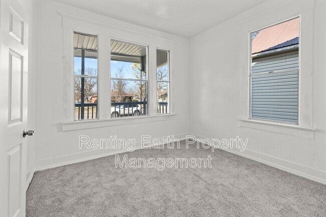 Building Photo - 1217 Fulton Ave SW